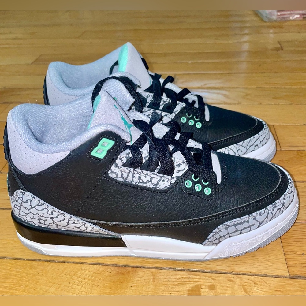 AIR JORDAN 3 ‘GREEN GLOW’ SZ 4
